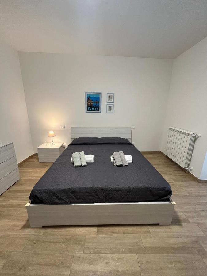 Bed&Breakfast Del Viaggiatore Фонди Экстерьер фото