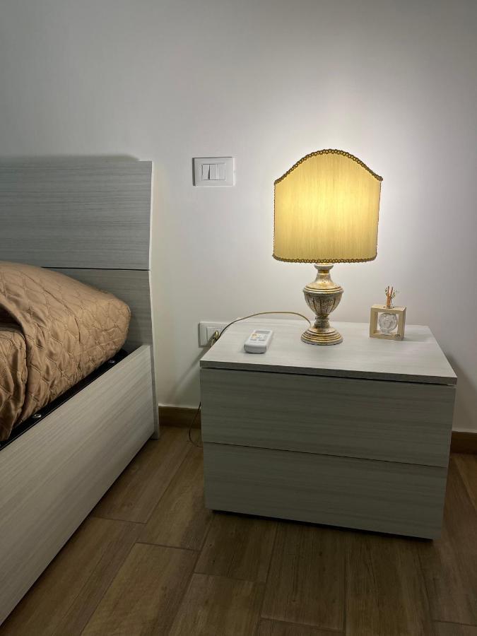 Bed&Breakfast Del Viaggiatore Фонди Экстерьер фото