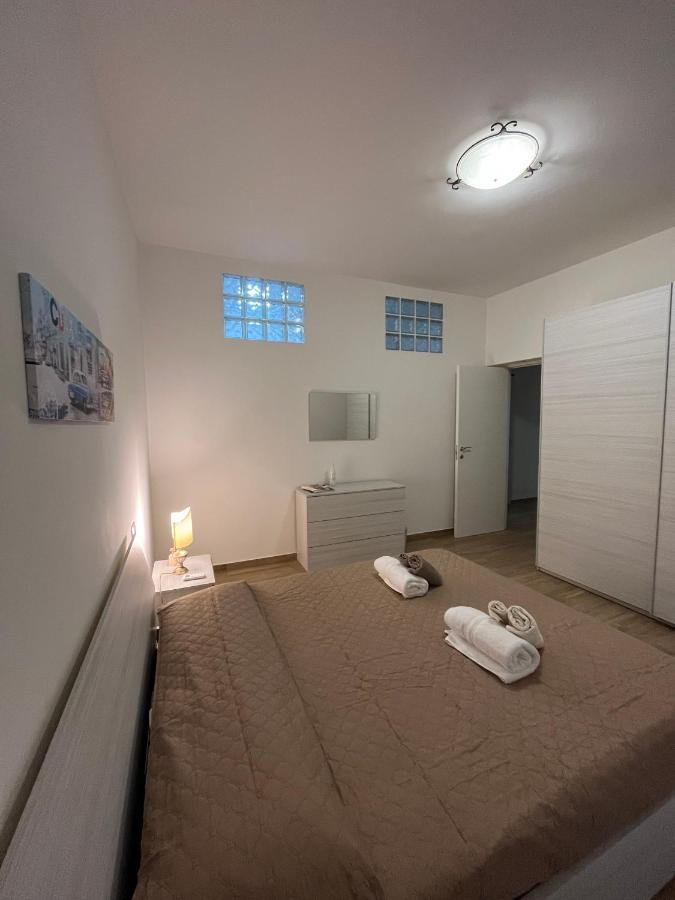 Bed&Breakfast Del Viaggiatore Фонди Экстерьер фото
