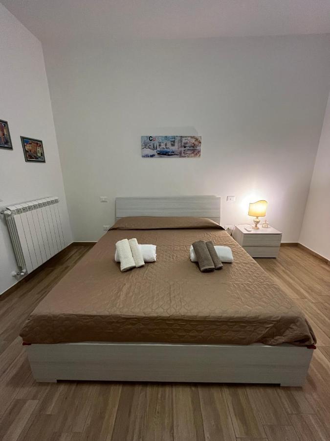 Bed&Breakfast Del Viaggiatore Фонди Экстерьер фото