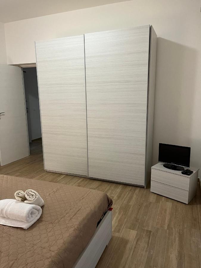 Bed&Breakfast Del Viaggiatore Фонди Экстерьер фото