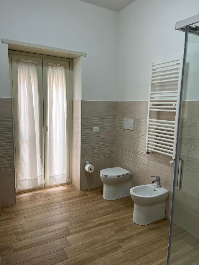 Bed&Breakfast Del Viaggiatore Фонди Экстерьер фото
