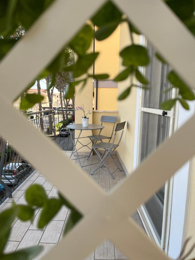 Bed&Breakfast Del Viaggiatore Фонди Экстерьер фото