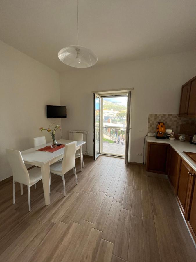 Bed&Breakfast Del Viaggiatore Фонди Экстерьер фото